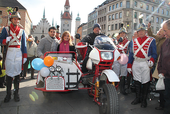 Das Würmesia Prinzenpaar 2011 Ahmad I. und Sandra II. zog am 11.11.2010 auf dem Marienplatz ein (Foto: MartiN Schmitz)